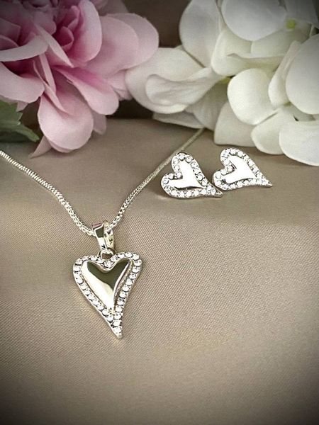 S&oslash;lvfargede blanke hjerter med glitrende stenkant